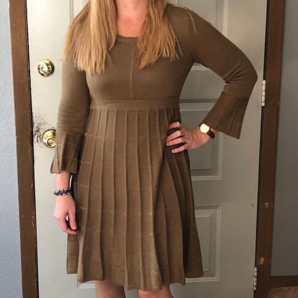 Calvin Klein Three Quarter Sleeve Flared Bottom Dress Size Medium - Picture 1 of 10